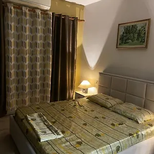 Couette-café Destinacion, Tirana